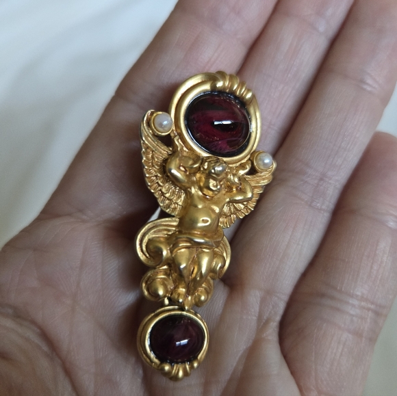 Vintage Elizabeth Taylor Clip On Earrings - Gilded Age Cherub - Picture 9 of 10